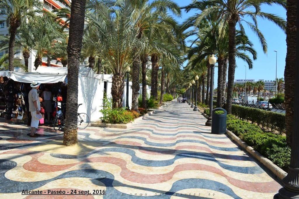 Alicante- Passeo et port 023.JPG